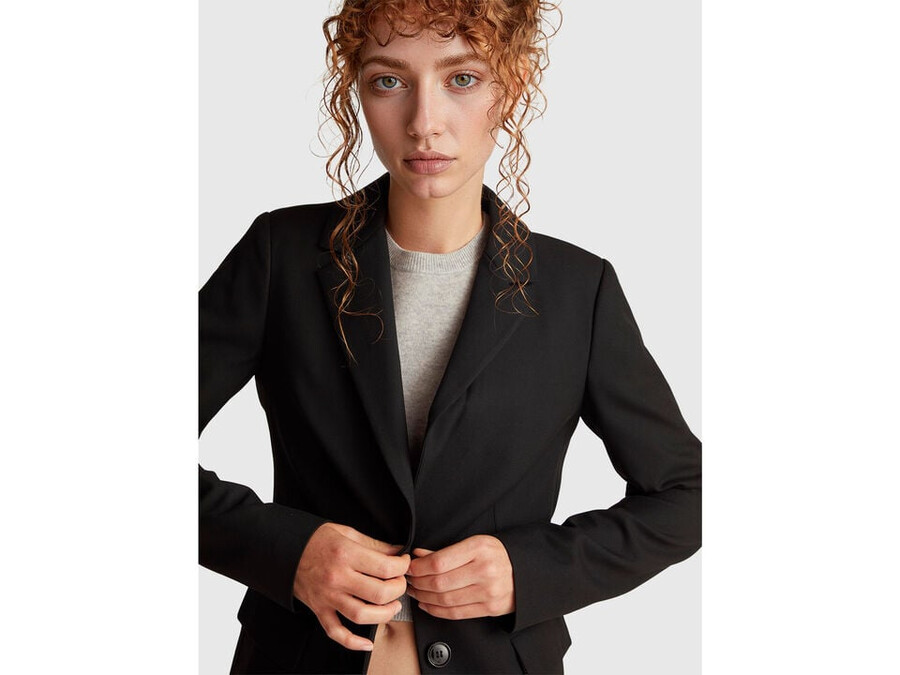 schmal geschnittener blazer