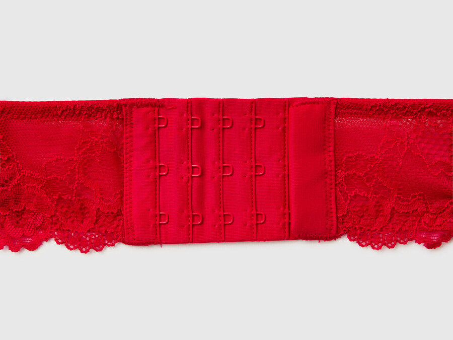 roter triangel-bh mit spitze